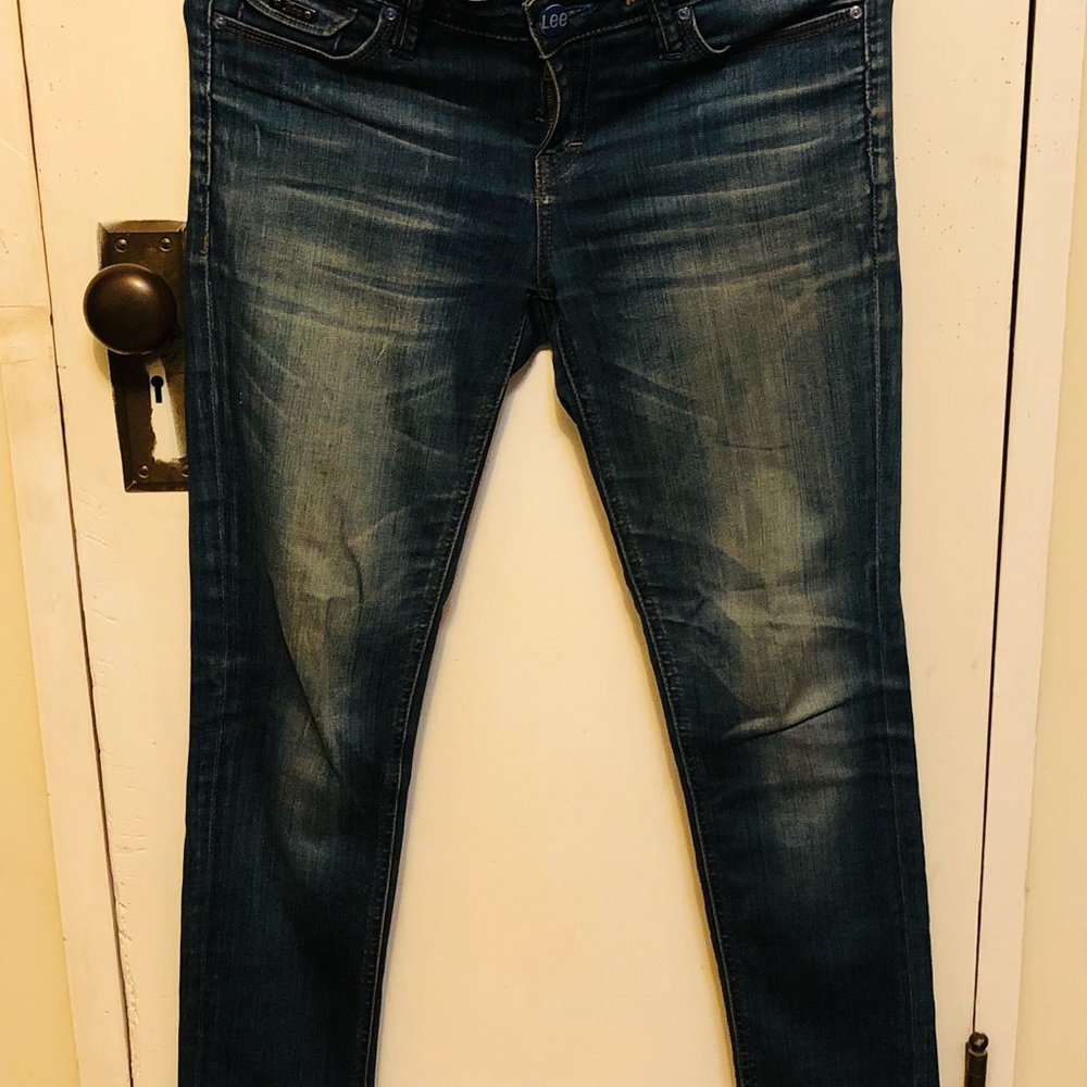 Lee - Picture 6 of 6